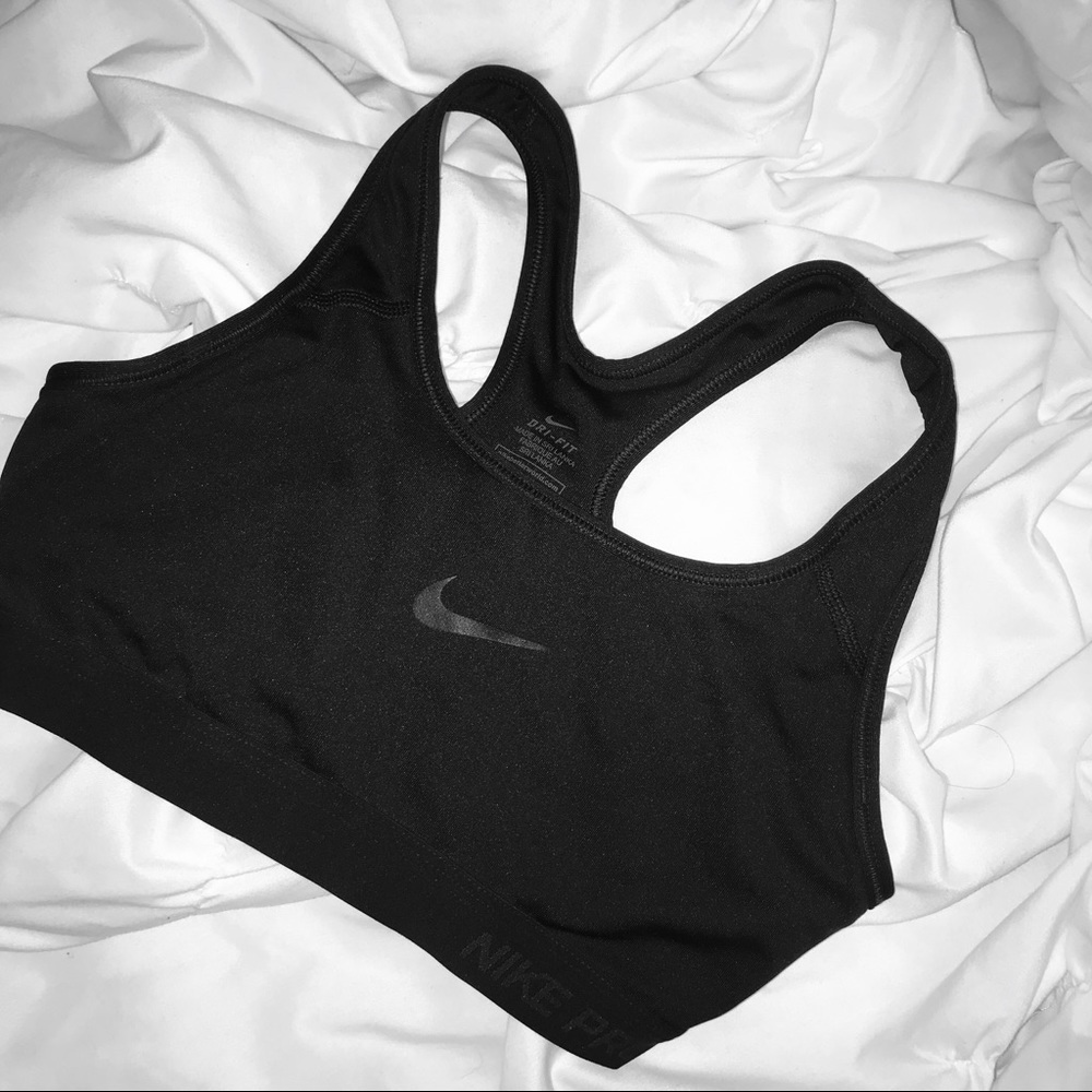 black nike pro sports bra